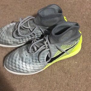Mens Indoor Magistas